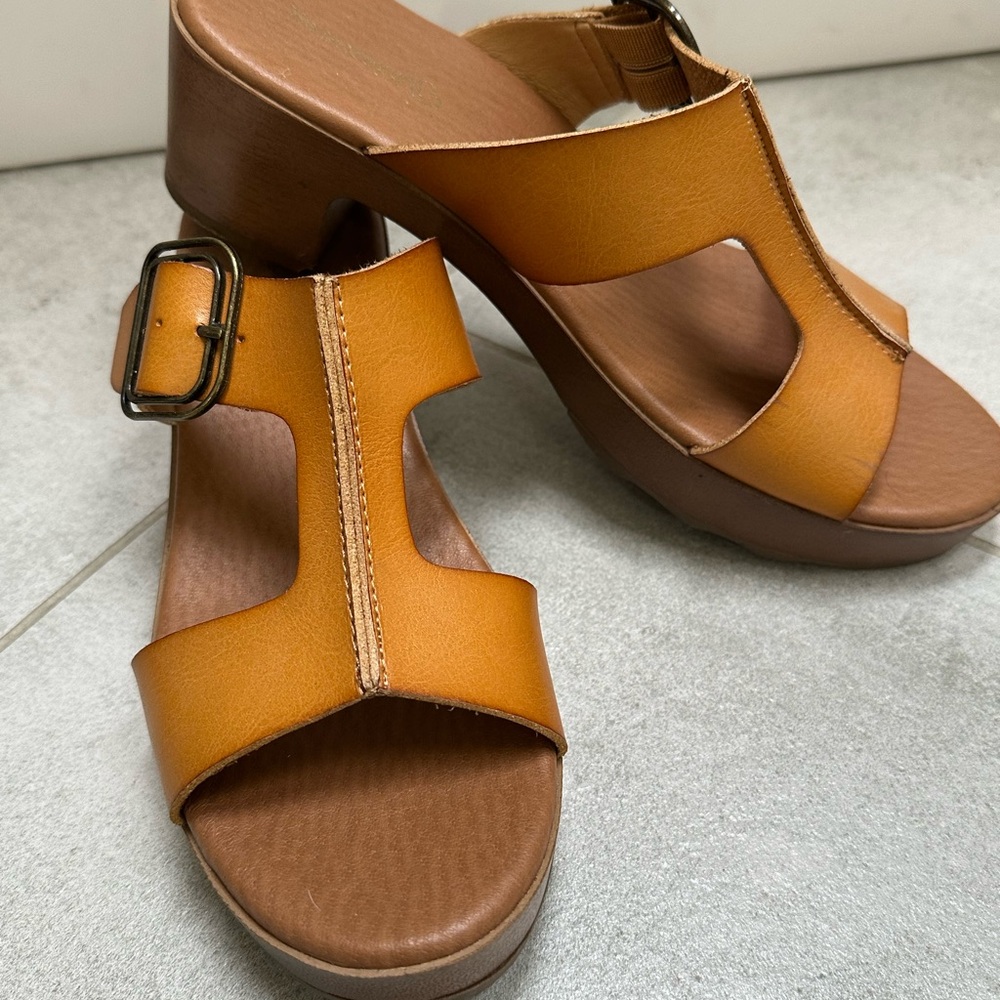 Bare traps Wedge Sandals
